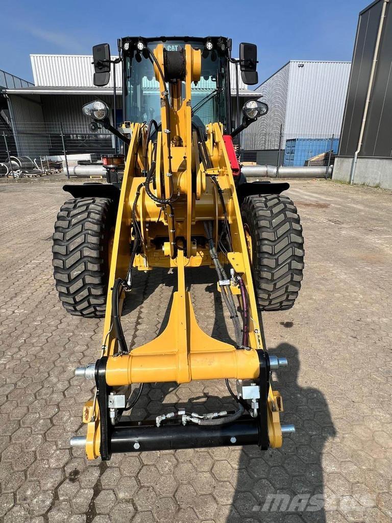 CAT 908 Rataslaadurid