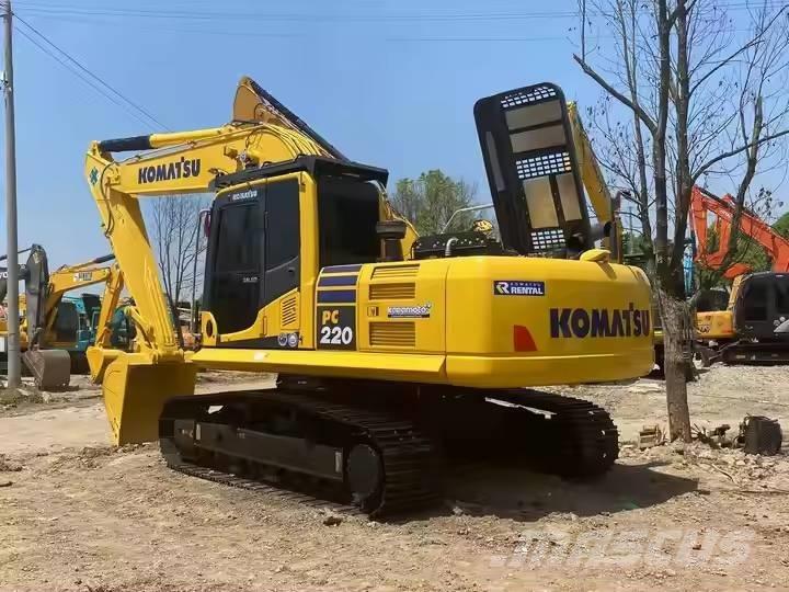 Komatsu PC220-8 Roomikekskavaatorid