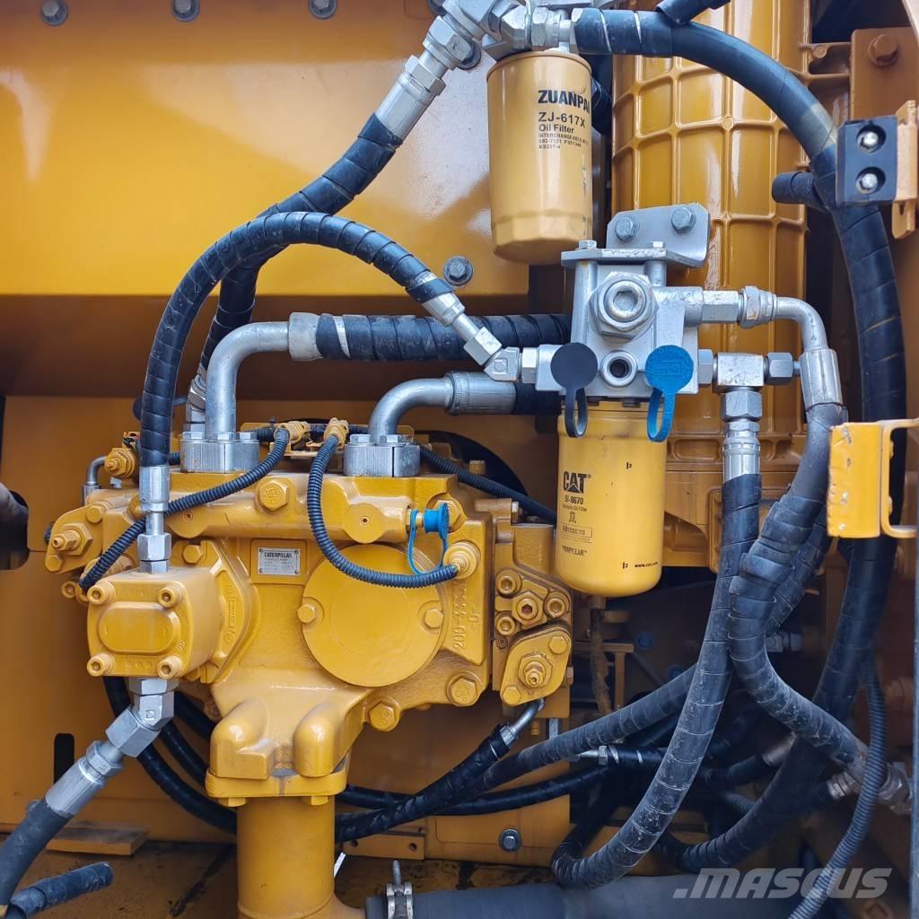 CAT 320 D L Roomikekskavaatorid