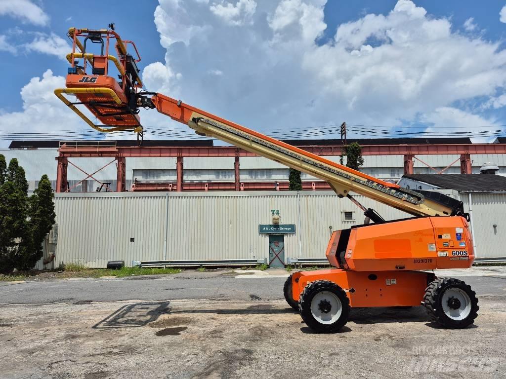 JLG 800 S Iseliikuvad poomtõstukid