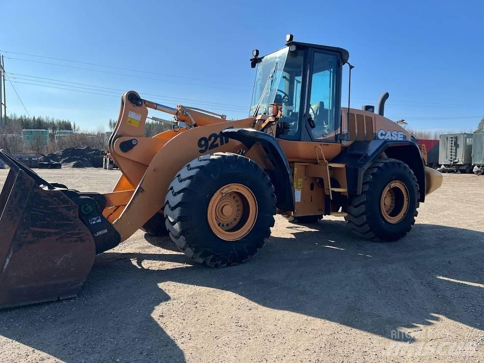 CASE 921 F Rataslaadurid