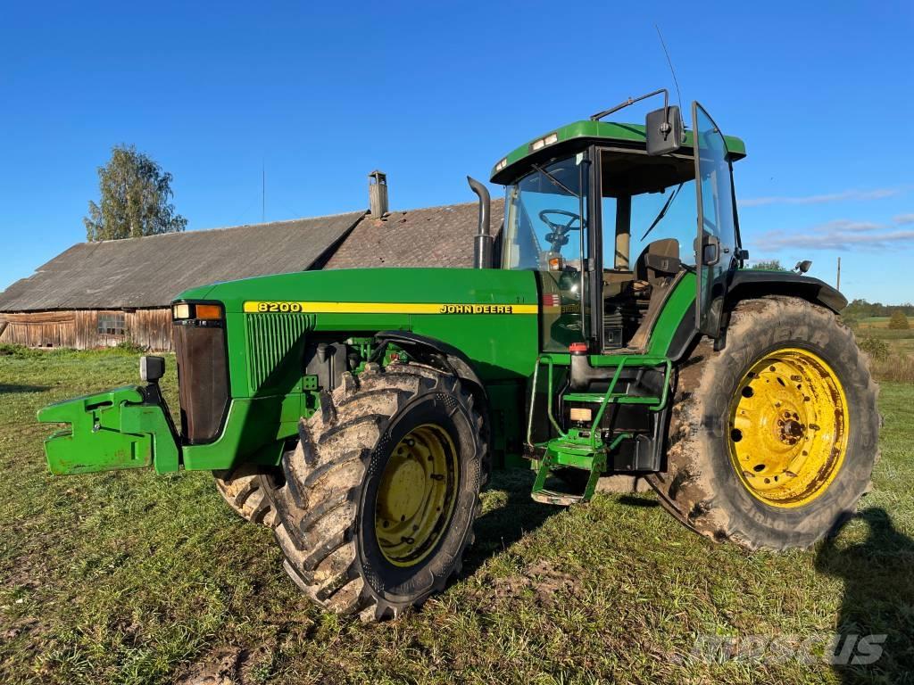 John Deere 8200 Traktorid