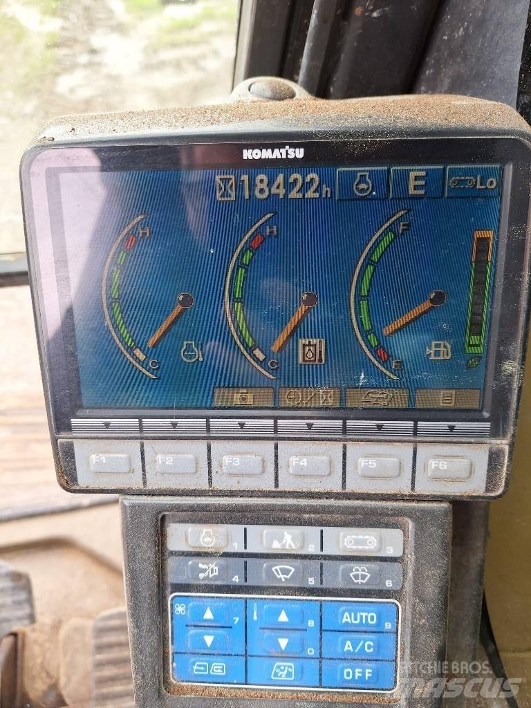 Komatsu PC 210 LC-8K Roomikekskavaatorid