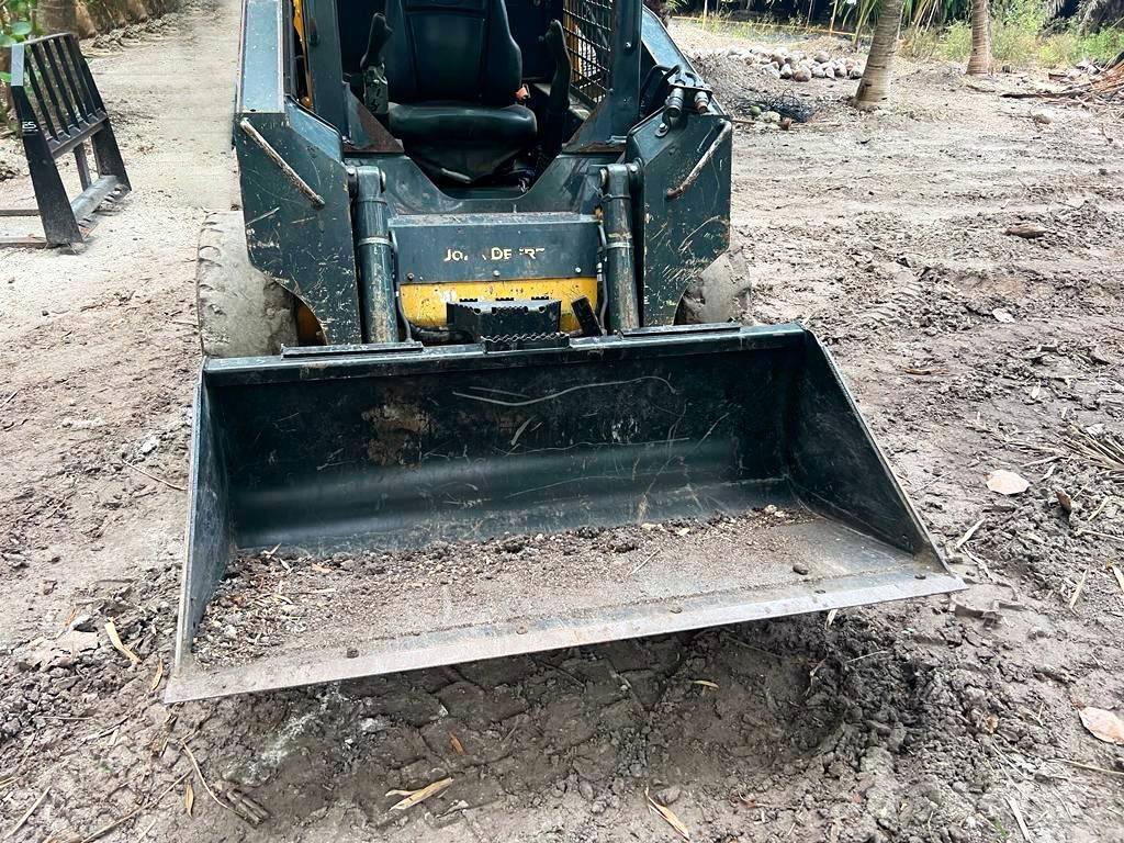 John Deere 312 Kompaktlaadurid