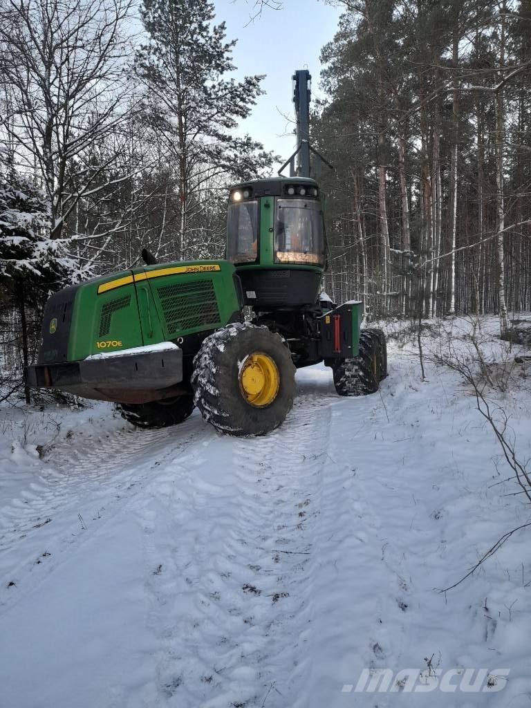 John Deere 1070 E Harvesterid