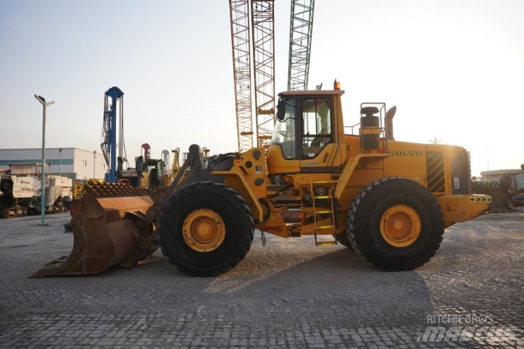 Volvo L220 F Rataslaadurid