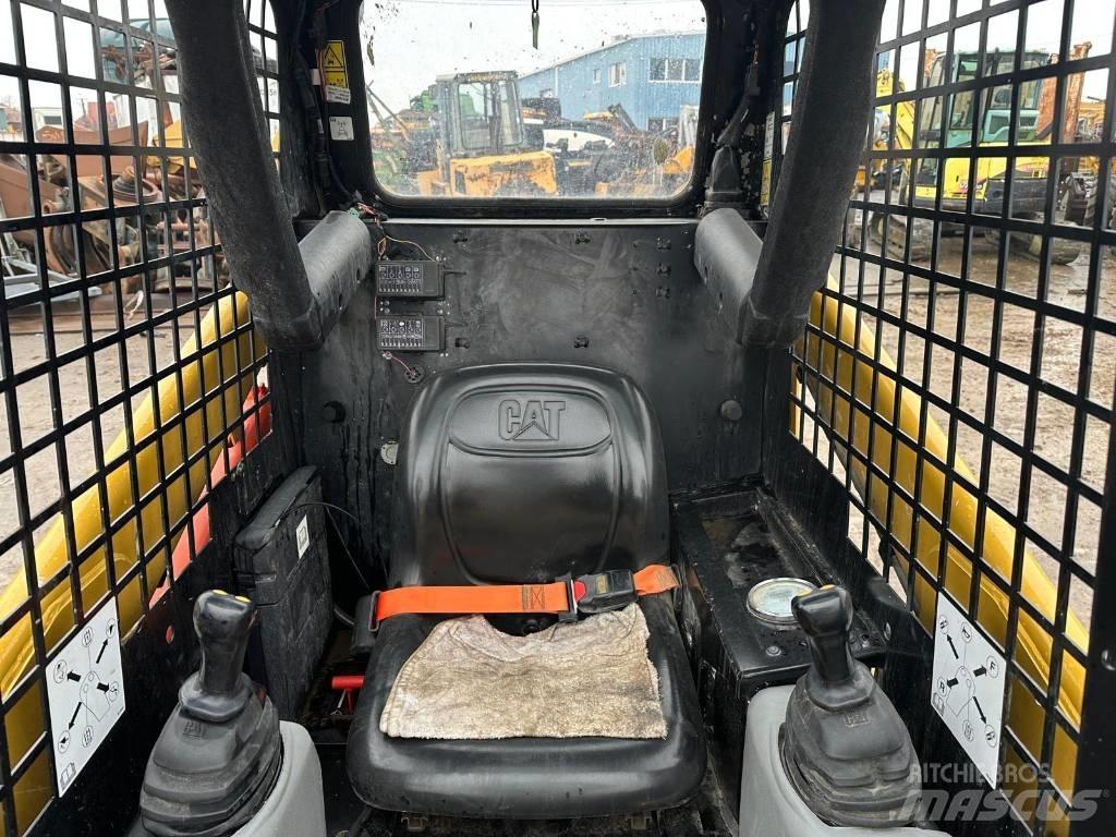 CAT 216 B 3 Kompaktlaadurid