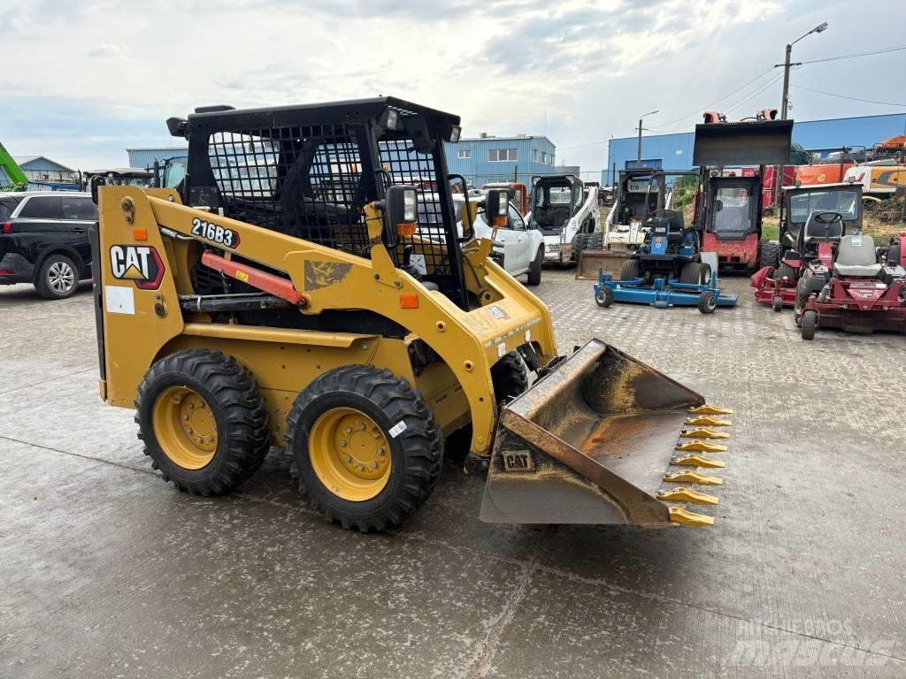 CAT 216 B 3 Kompaktlaadurid