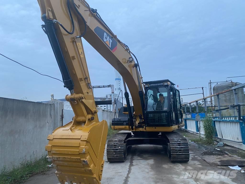 CAT 320 D Roomikekskavaatorid