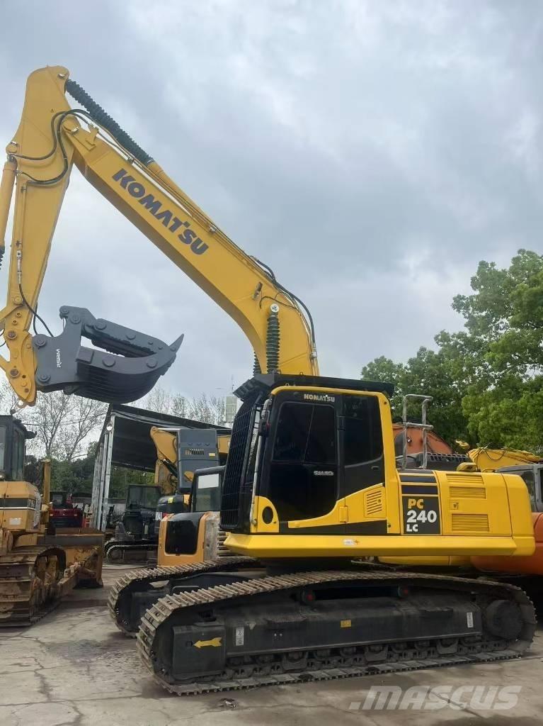 Komatsu PC 240 Roomikekskavaatorid