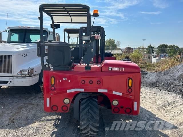 Moffett 4way M55.4 Maastikutõstukid