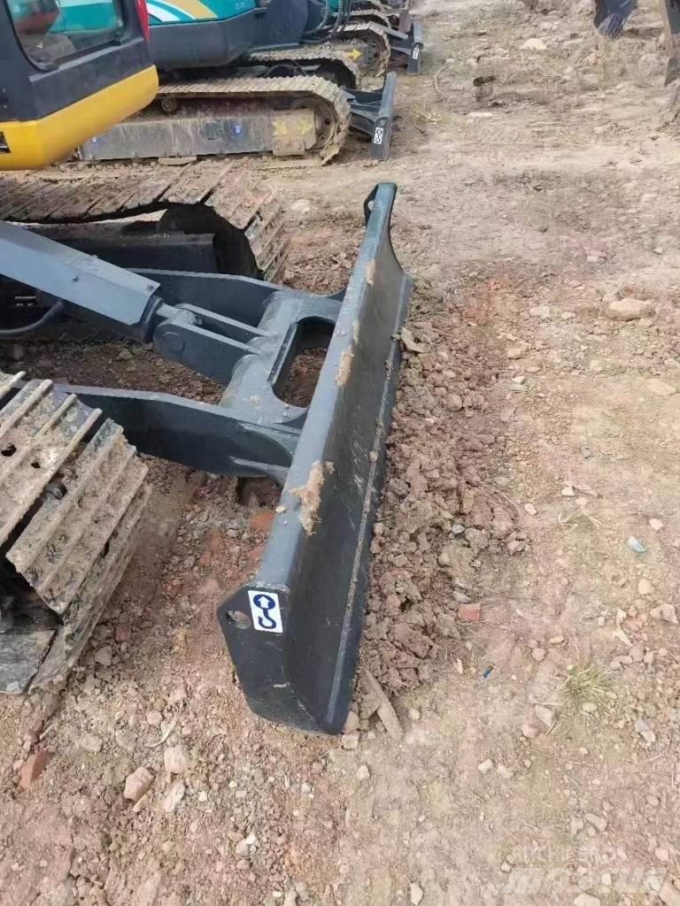 Komatsu PC 60-8 Roomikekskavaatorid