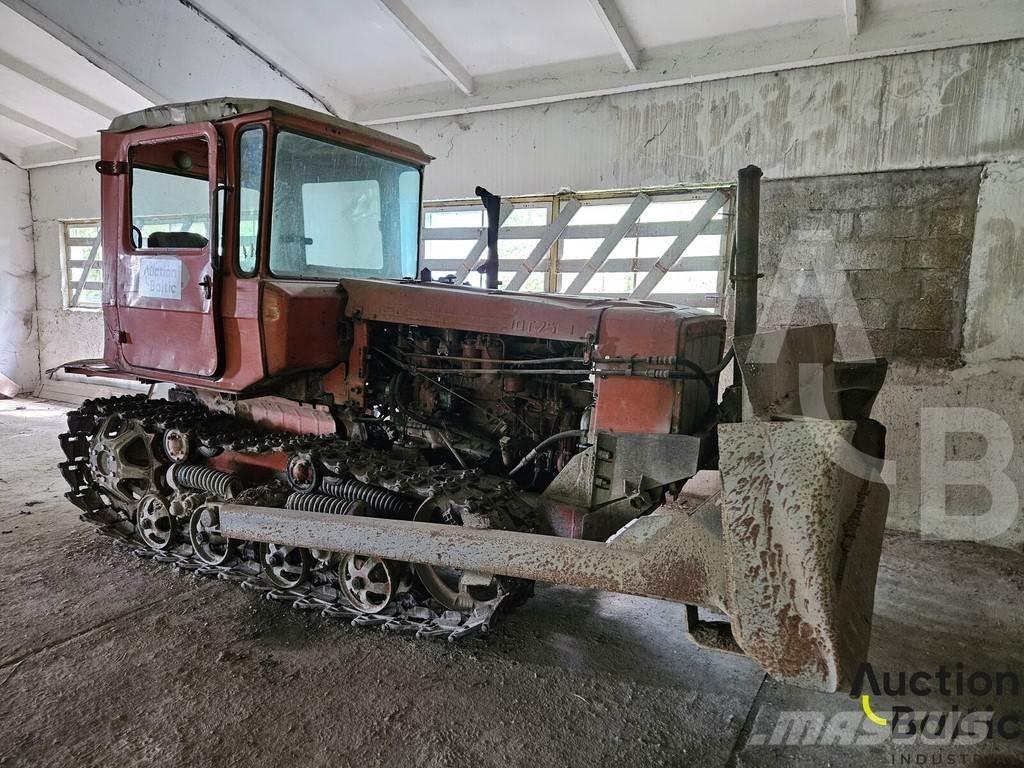  Onbekend DT-75 Buldooserid
