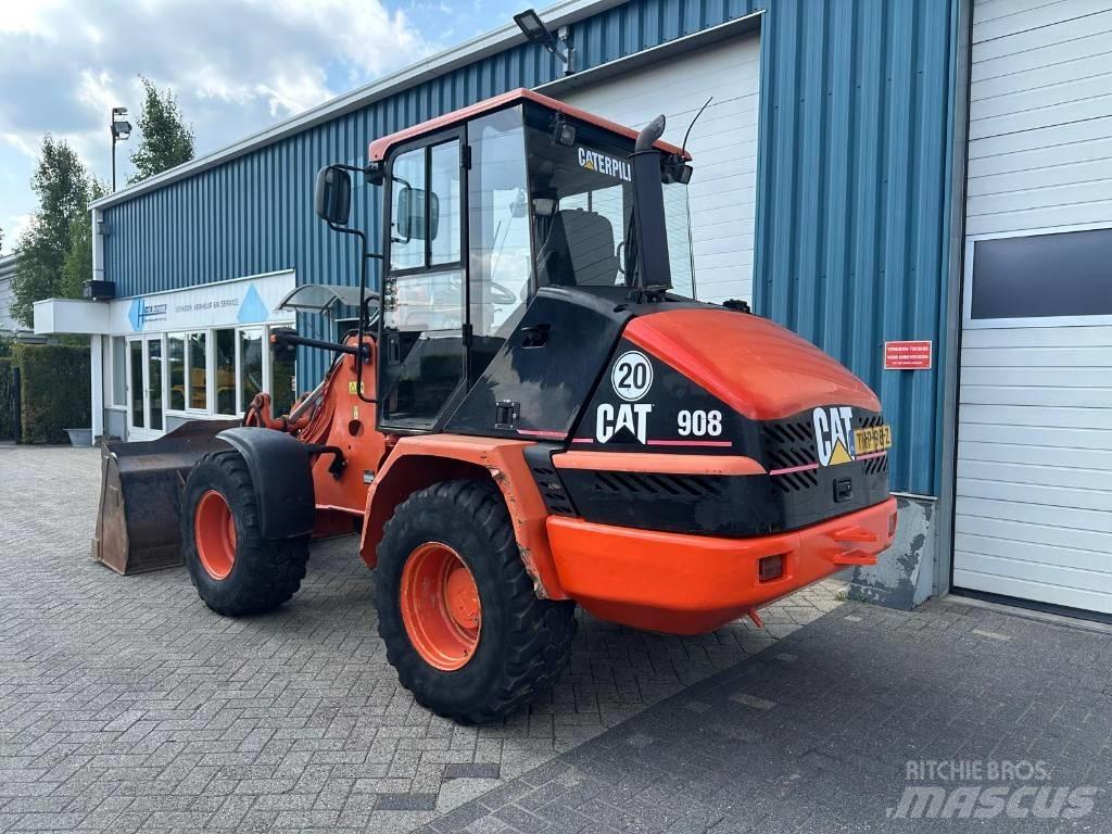 CAT 908 Rataslaadurid