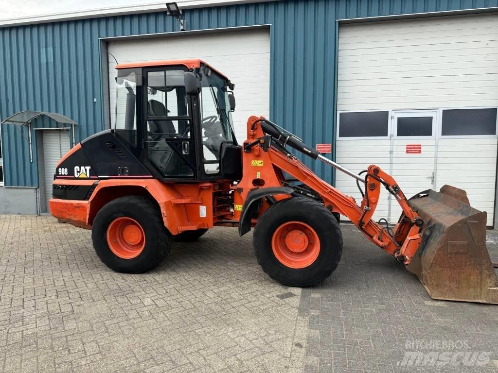 CAT 908 Rataslaadurid