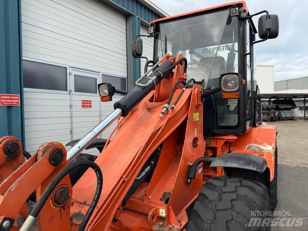 CAT 908 Rataslaadurid
