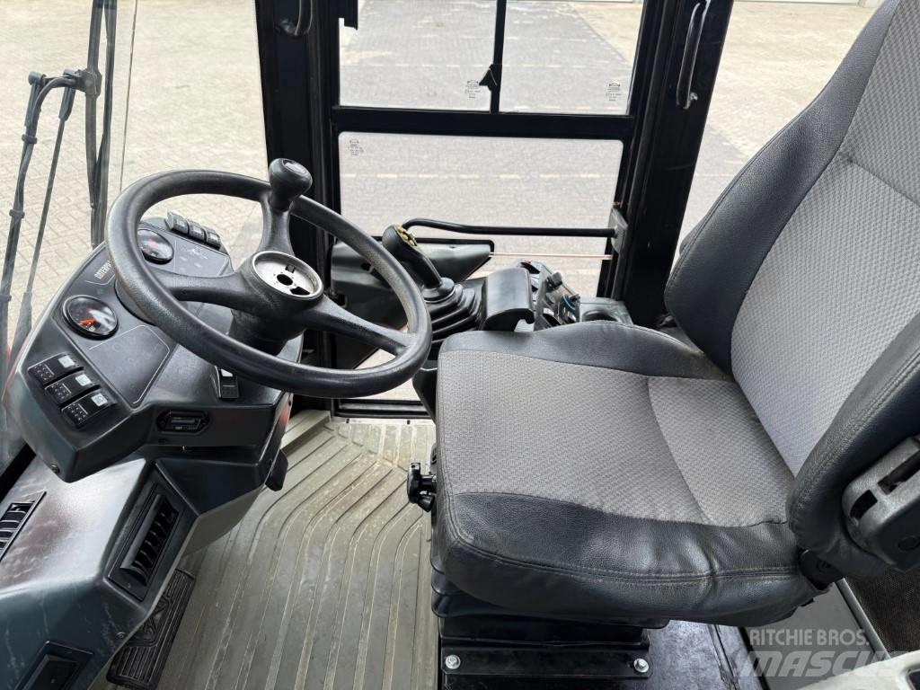 CAT 908 Rataslaadurid
