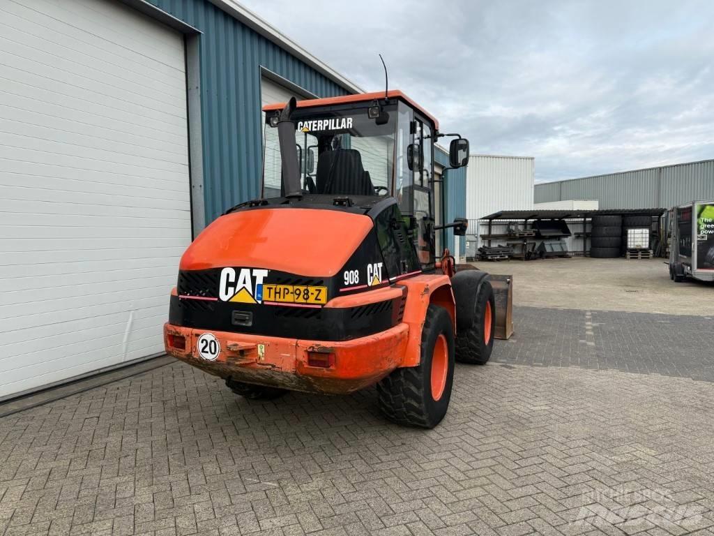 CAT 908 Rataslaadurid