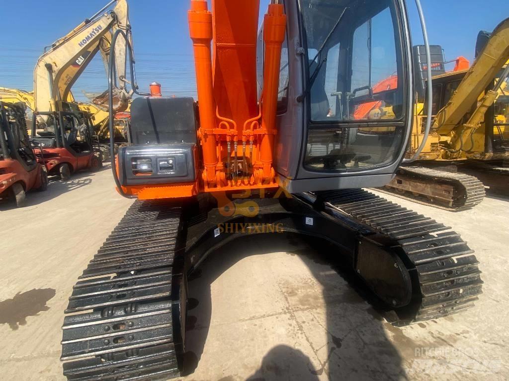 Hitachi EX 120 Roomikekskavaatorid