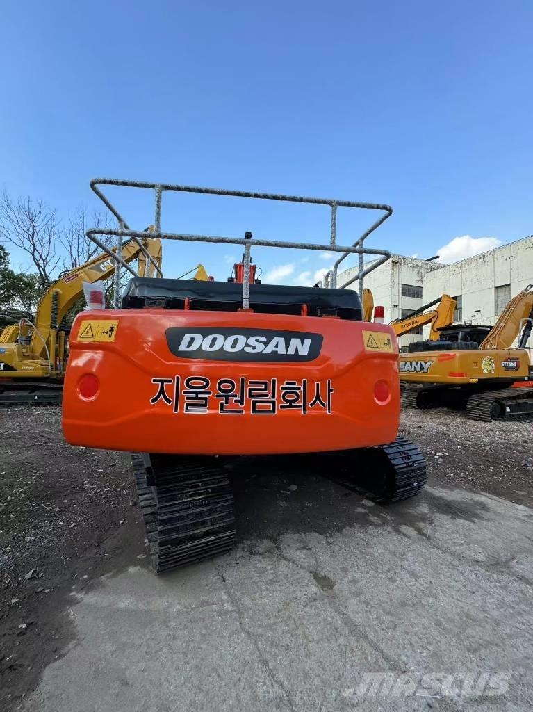 Doosan DX300 Roomikekskavaatorid