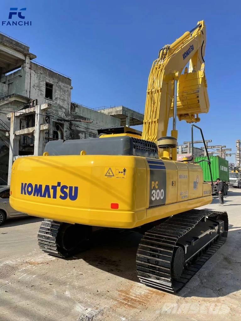 Komatsu PC 300 Roomikekskavaatorid