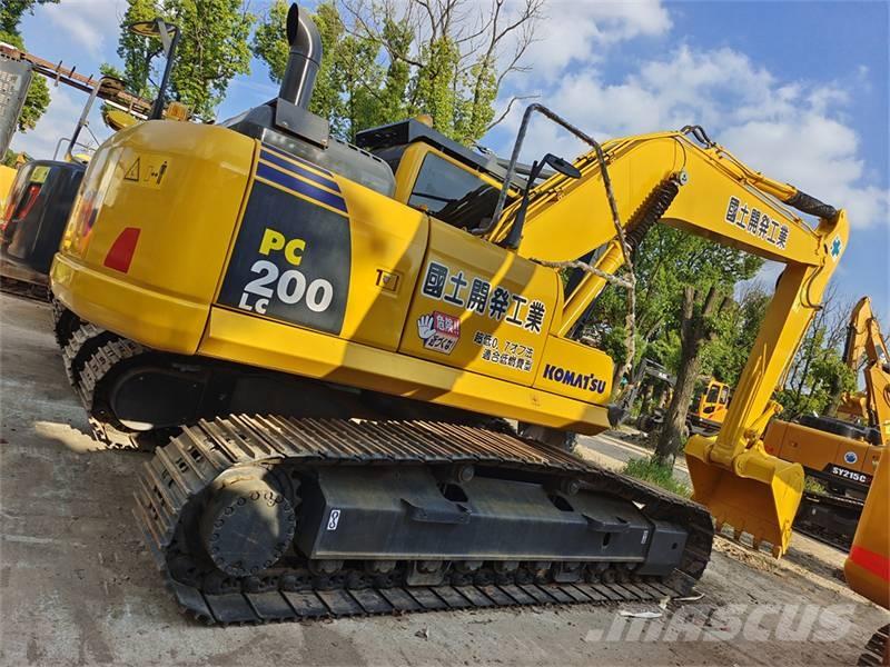 Komatsu PC 200-8 Roomikekskavaatorid