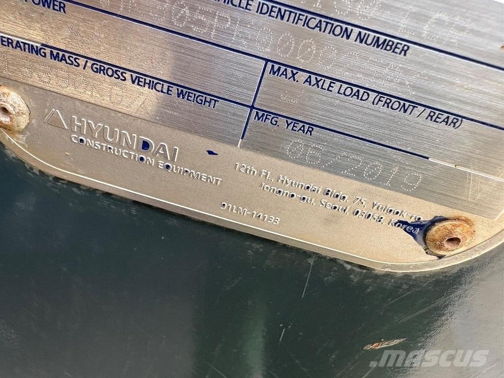 Hyundai HX 130 Roomikekskavaatorid