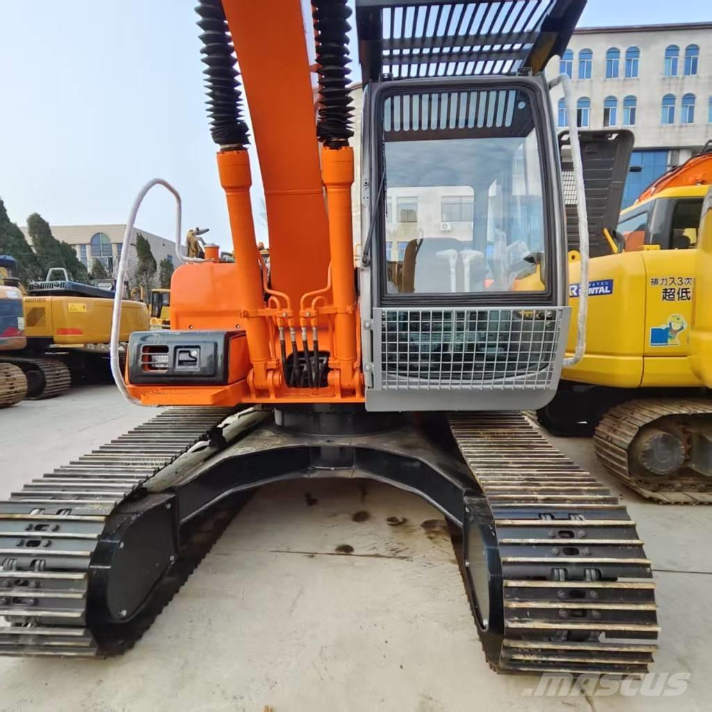 Hitachi EX 120 Väikeekskavaatorid 7t-12t