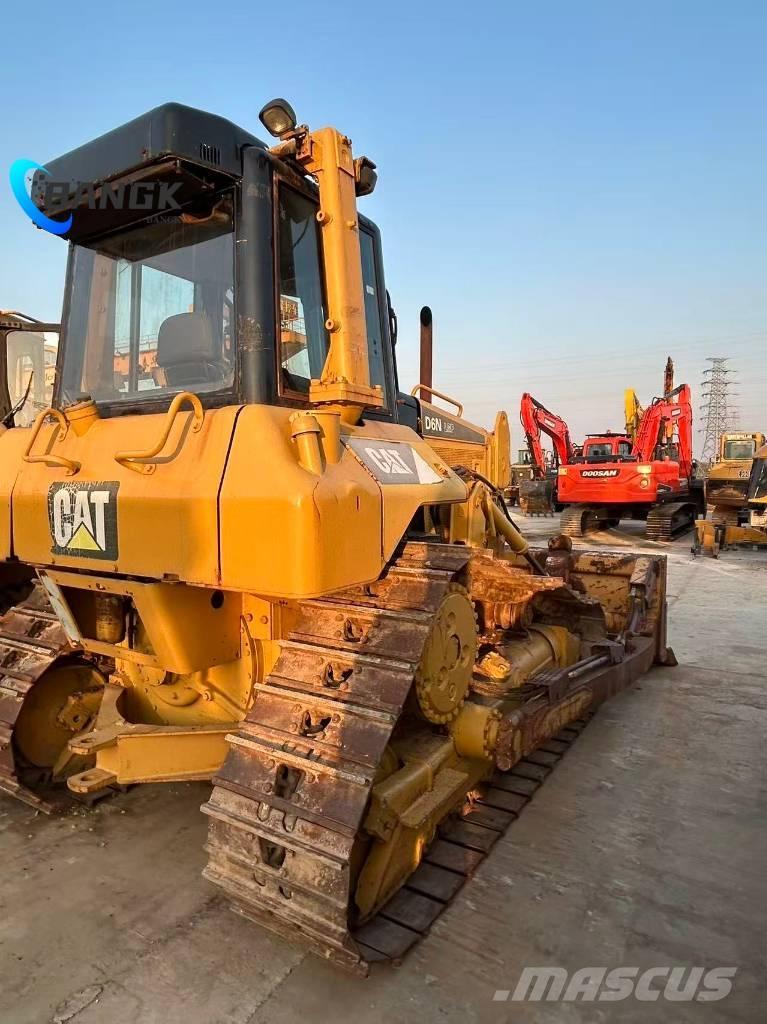 CAT D 6 N Buldooserid