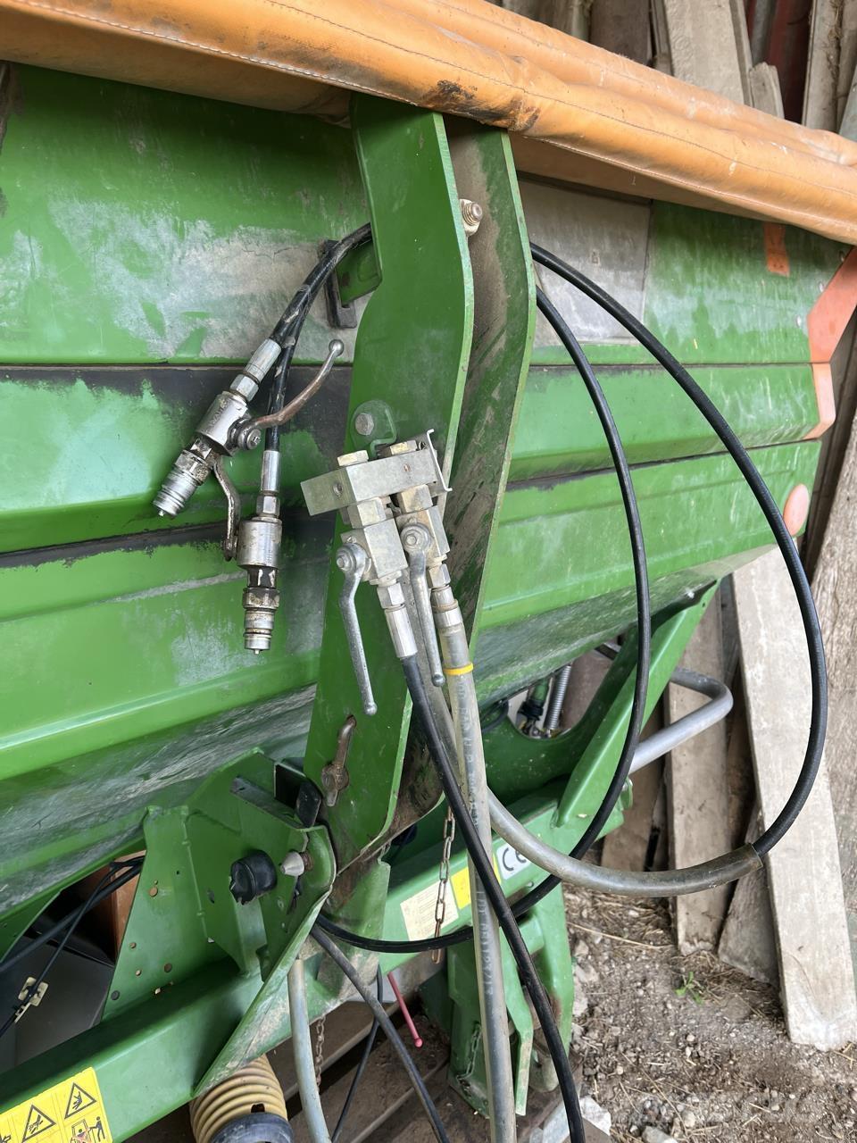 Amazone Zam fortix Väetisekülvikud pihustiga