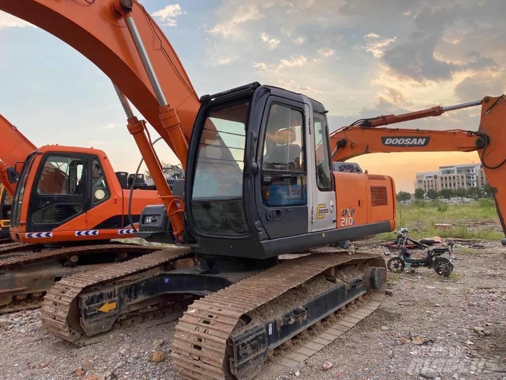Hitachi ZX 210 Roomikekskavaatorid