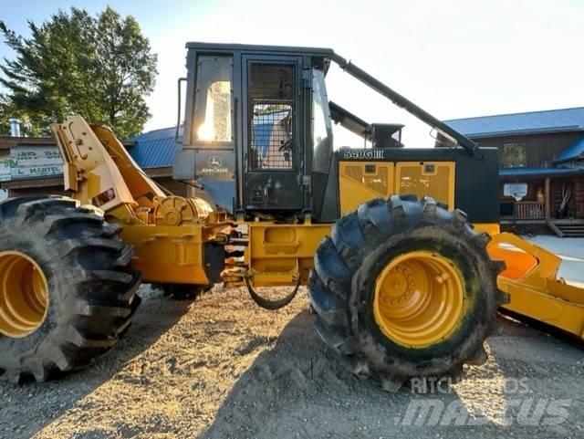 John Deere 540 G III Väljaveotraktorid