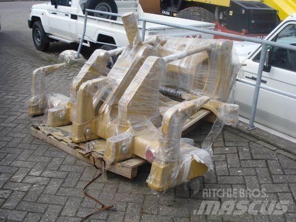 CAT 140M/160M Ripper Muu