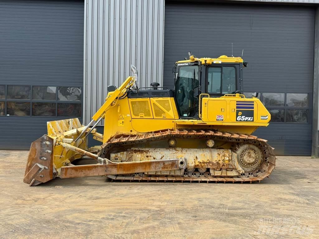 Komatsu D65PXi-18 Buldooserid