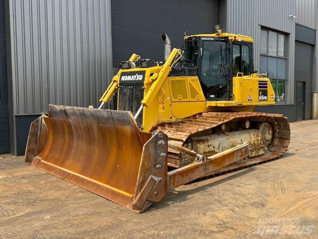 Komatsu D65PXi-18 Buldooserid
