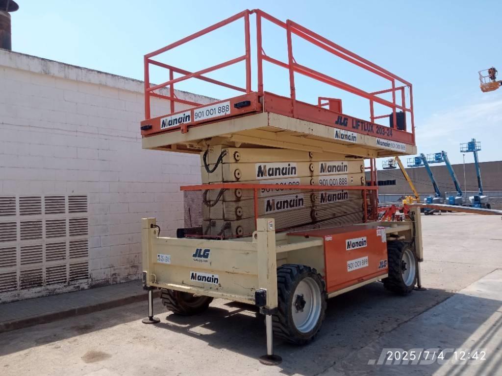 JLG 203-24 Käärtõstukid