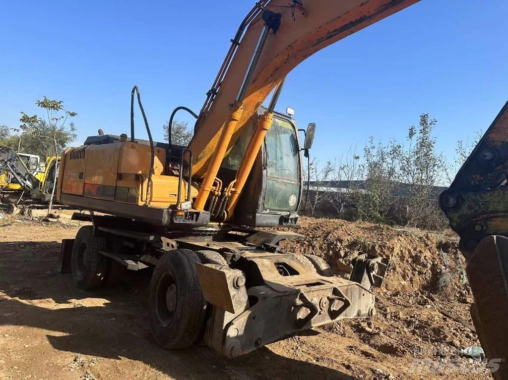 Hyundai R210W-9 Ratasekskavaatorid