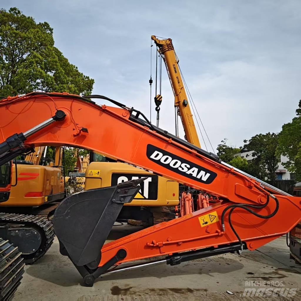 Doosan DX 225 Roomikekskavaatorid