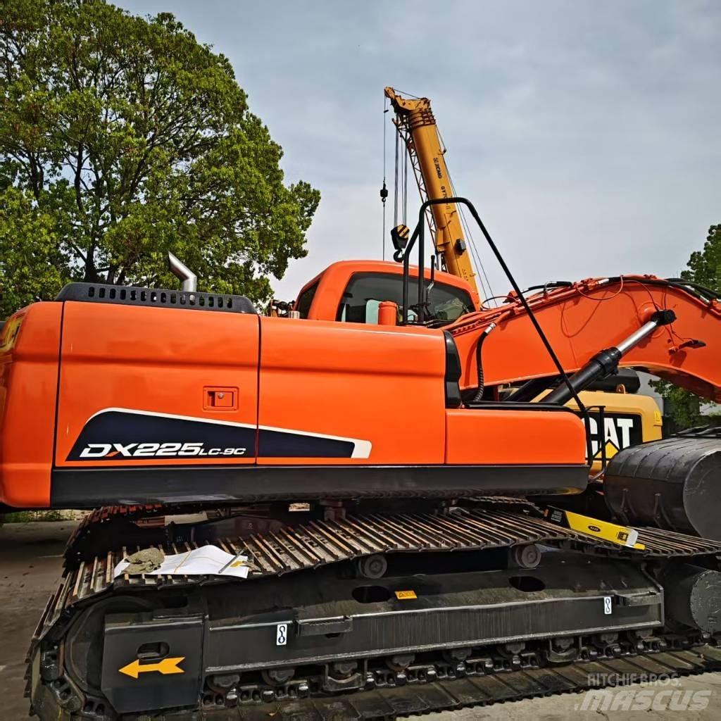 Doosan DX 225 Roomikekskavaatorid