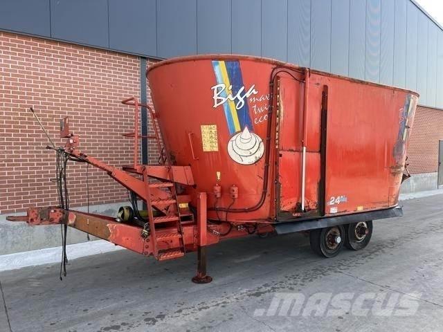 Peecon 24m³ Söödajagajad/mikserid