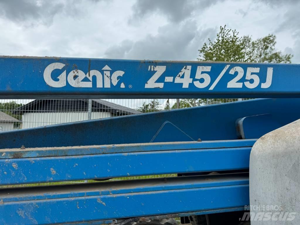 Genie Z 45/25 Iseliikuvad poomtõstukid