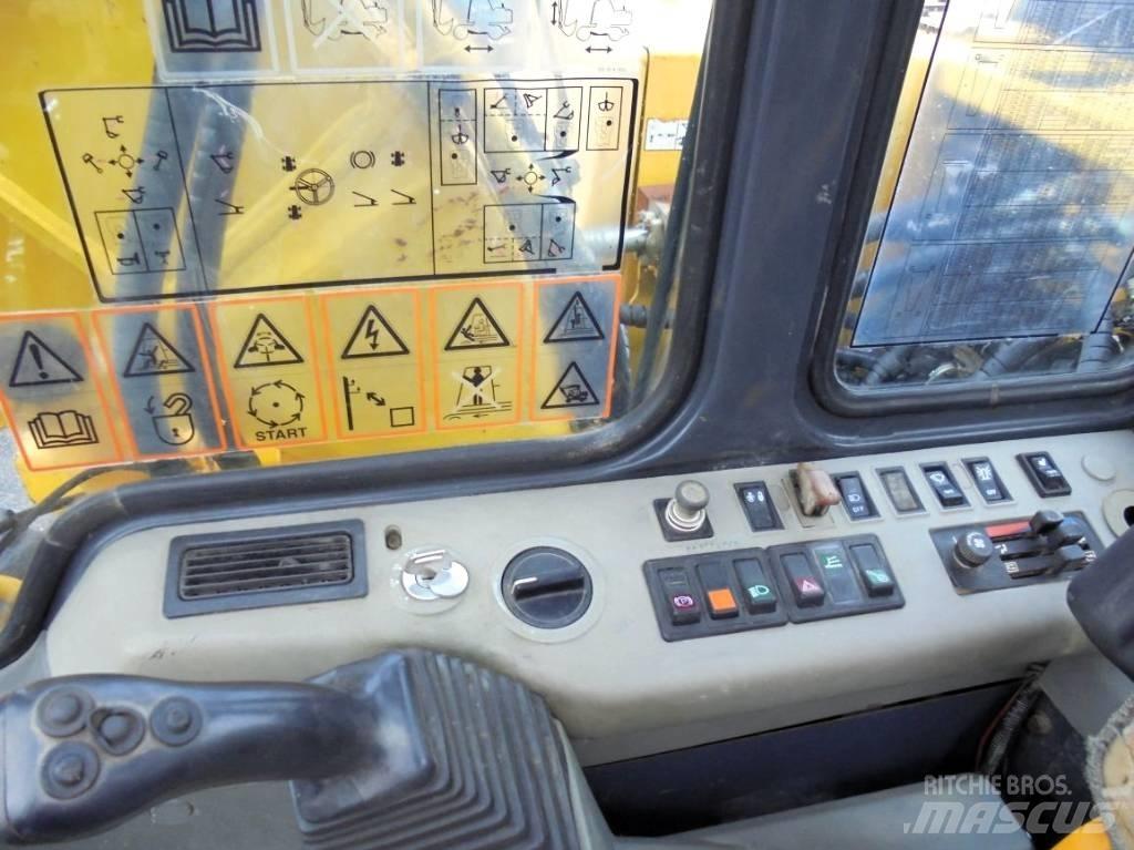 Komatsu PW 130ES-6K Ratasekskavaatorid