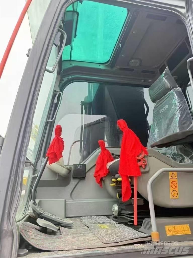 Volvo 290 Roomikekskavaatorid