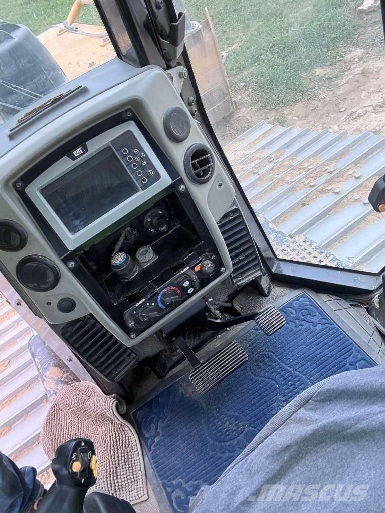 CAT D 6 N LGP Buldooserid