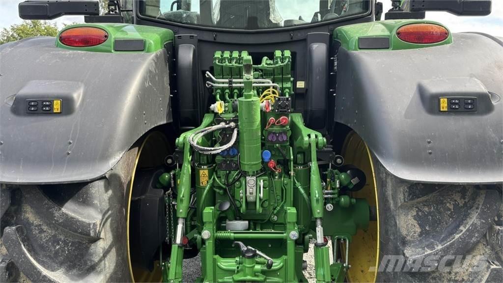 John Deere 6R215 Traktorid