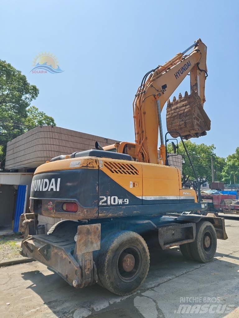 Hyundai R210W-9 Ratasekskavaatorid