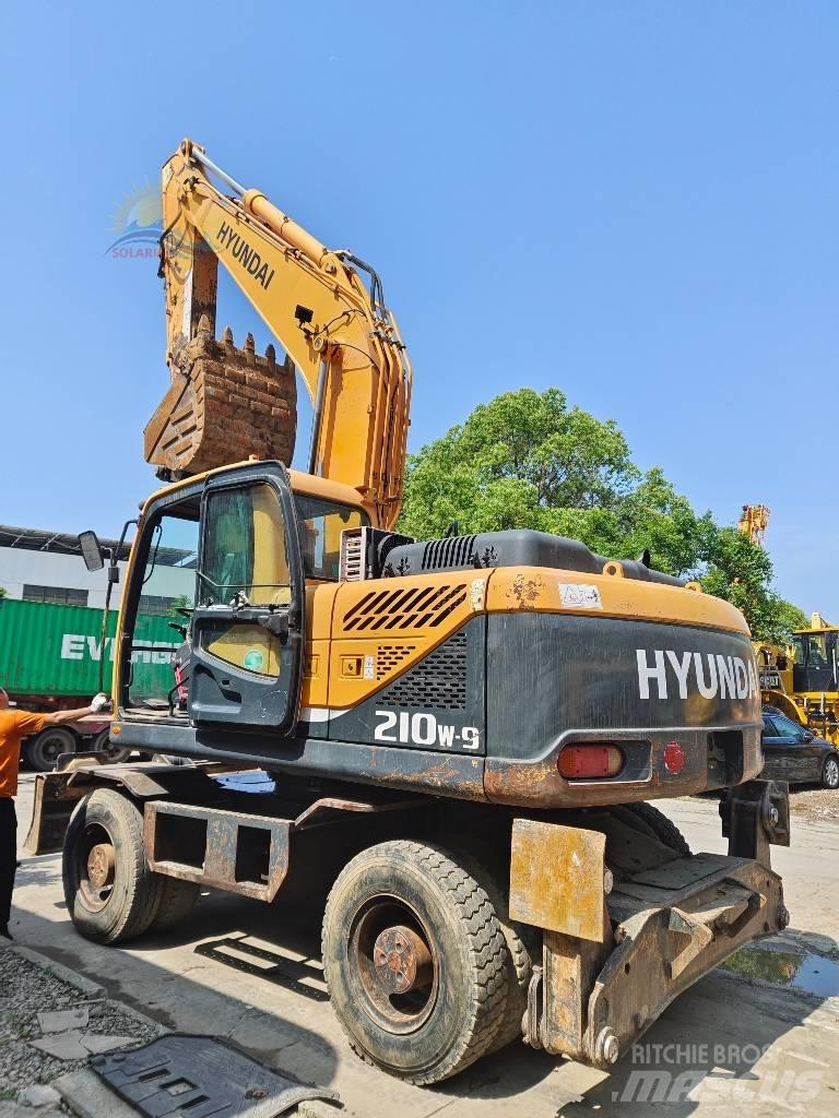 Hyundai R210W-9 Ratasekskavaatorid