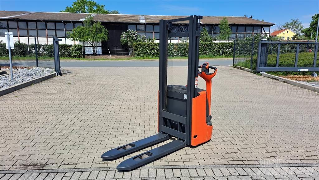 Linde L12- BR1172 Järelkäidavad virnastajad