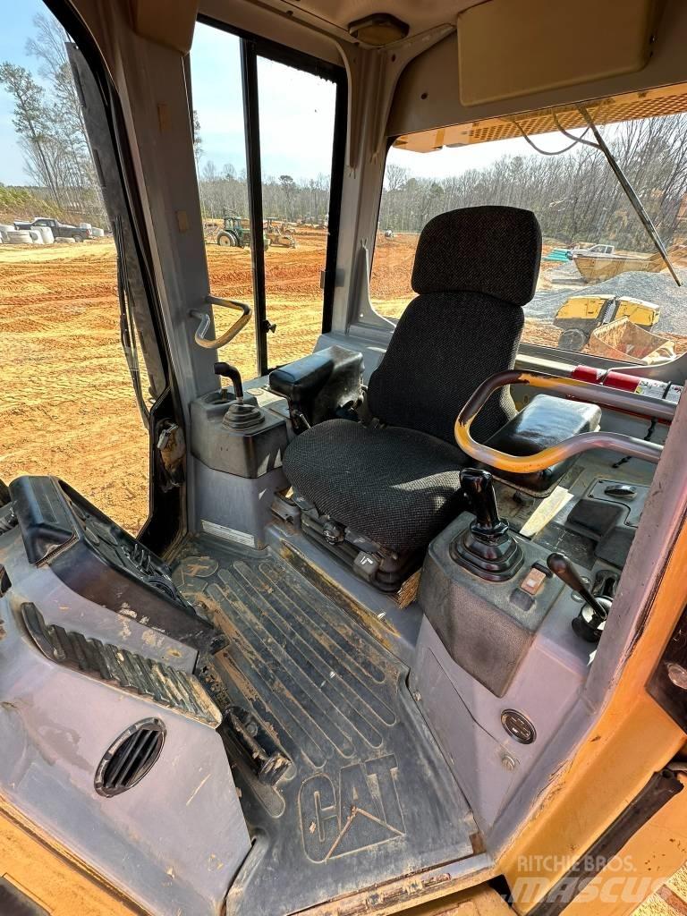 CAT D 5 G LGP Buldooserid