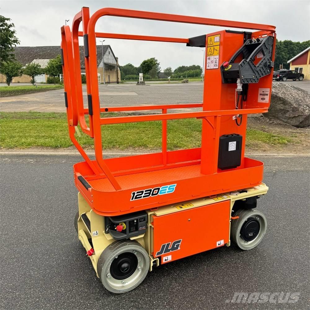 JLG 1230 ES Vertikaalsed mast tõstukid
